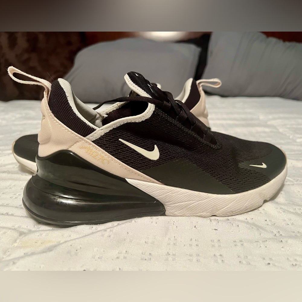 Women’s Nike AirMax 270